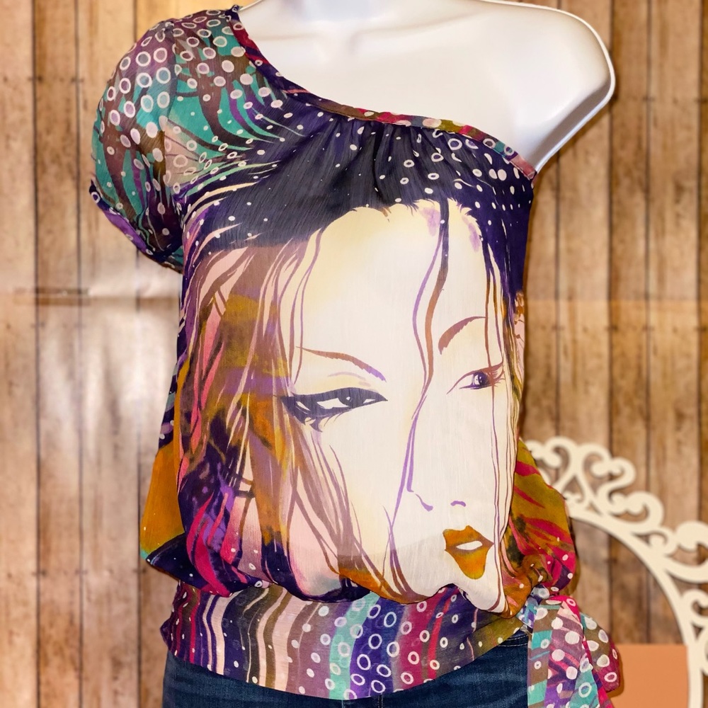🔴SOLD!! 💅🏼 One Shoulder Top Size M Multicolor